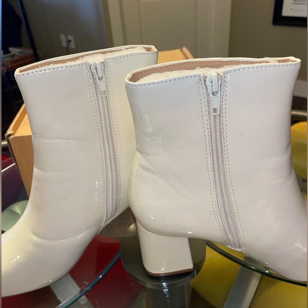 JOURNEE SIGNATURE Tabbie Pointed Toe Bootie White Block Heel patent leather - Picture 8 of 16